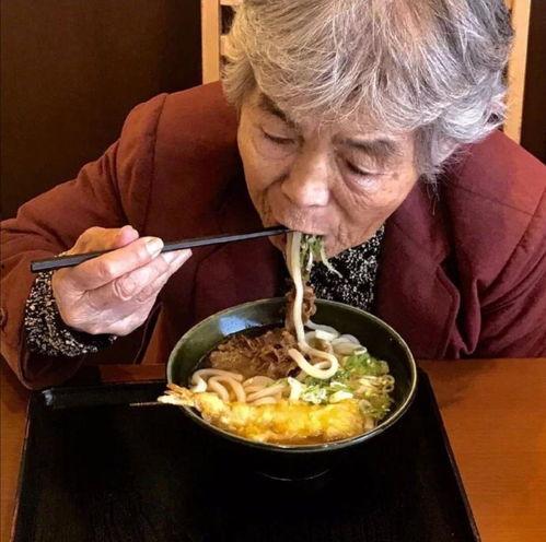 娱乐吃瓜酱老人头像高清